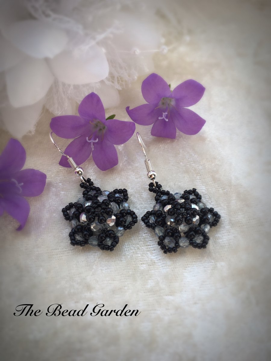 Black hemmed flower earrings 