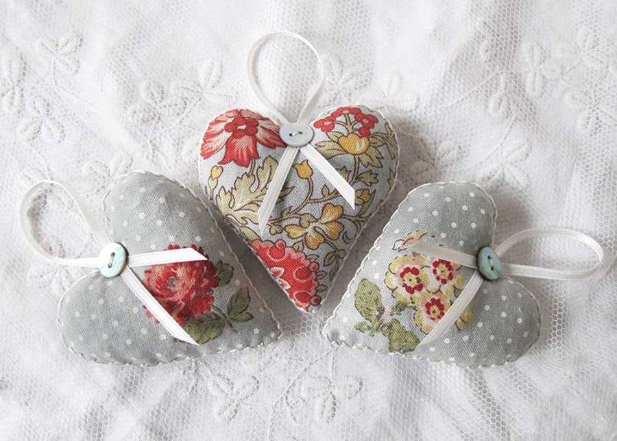 SET OF 3 FLORAL LAVENDER BAGS - HEART SHAPED