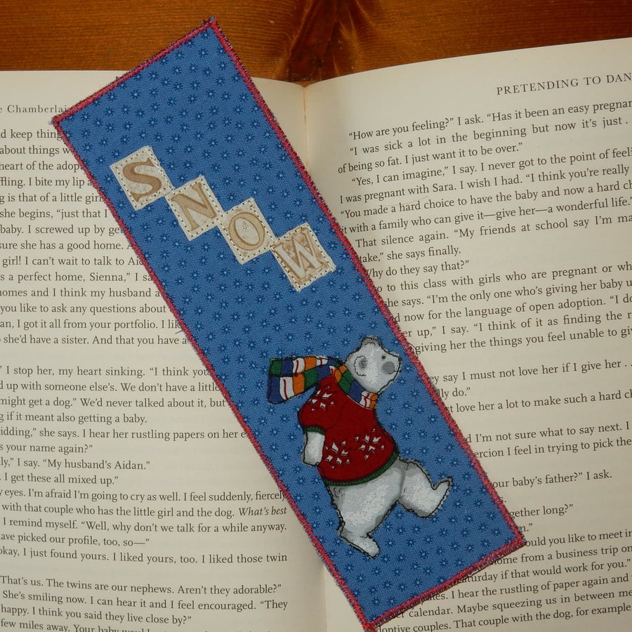 Bookmark polar bear in the snow