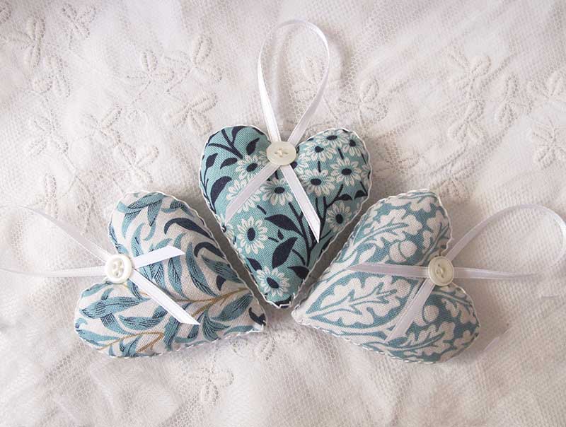 SET OF 3 WILLIAM MORRIS LAVENDER BAGS - HEART SHAPED
