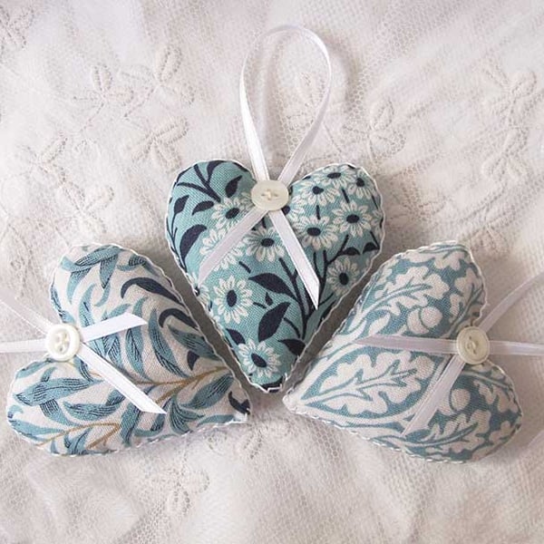 SET OF 3 WILLIAM MORRIS LAVENDER BAGS - HEART SHAPED