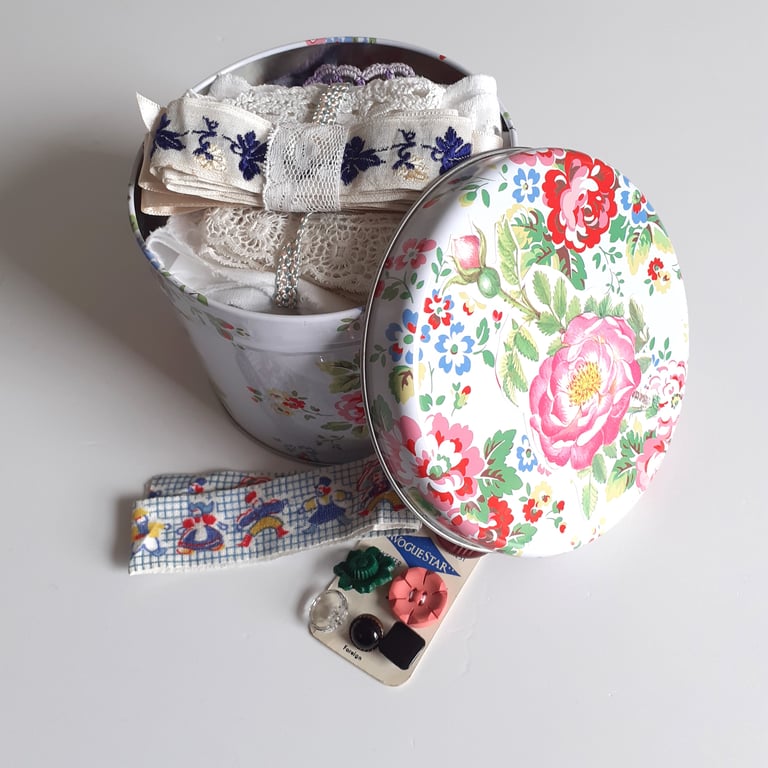 Slow stitching ideas kit vintage haberdashery and inspiration in a pretty tin 