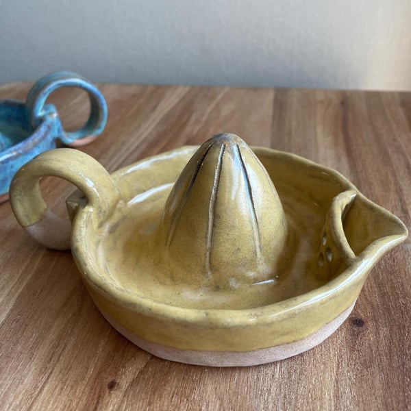 Handmade ceramic juicer in Citron yellow