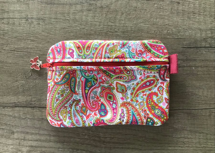 Paisley Pattern design Medium zipped purse 