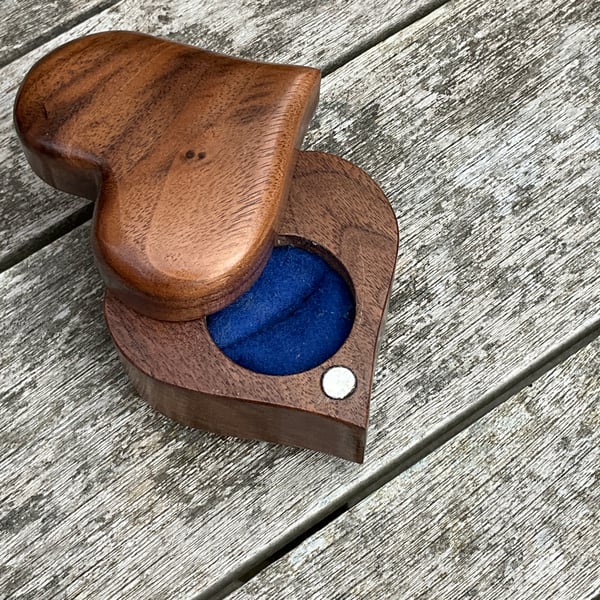 Walnut Heart Ring Box (WBB21)