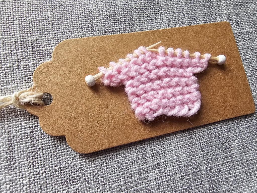 Gift tag with Pink Knitted Jumper (Size 4.5cm x 8cm) New Babies, Knitters, etc.