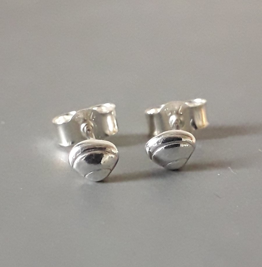 Sterling silver shell stud earrings carpet pullet shell design