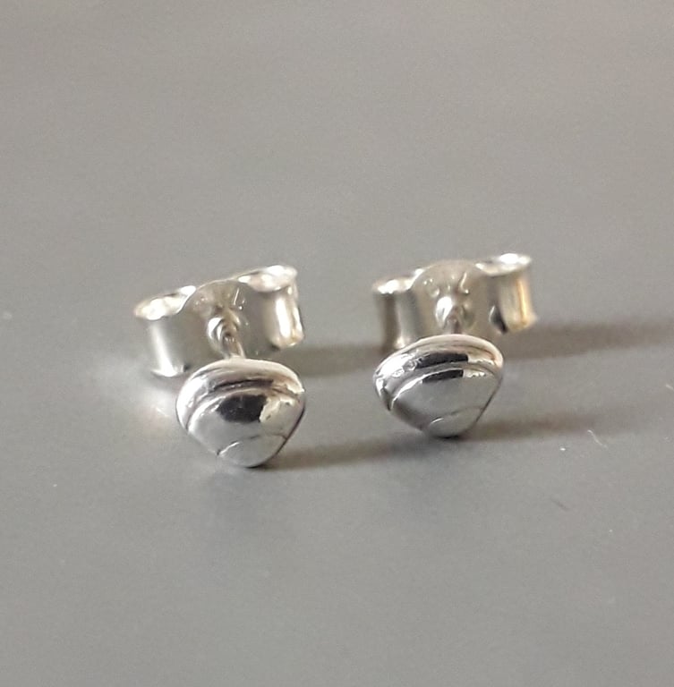 Sterling silver shell stud earrings carpet pullet shell design