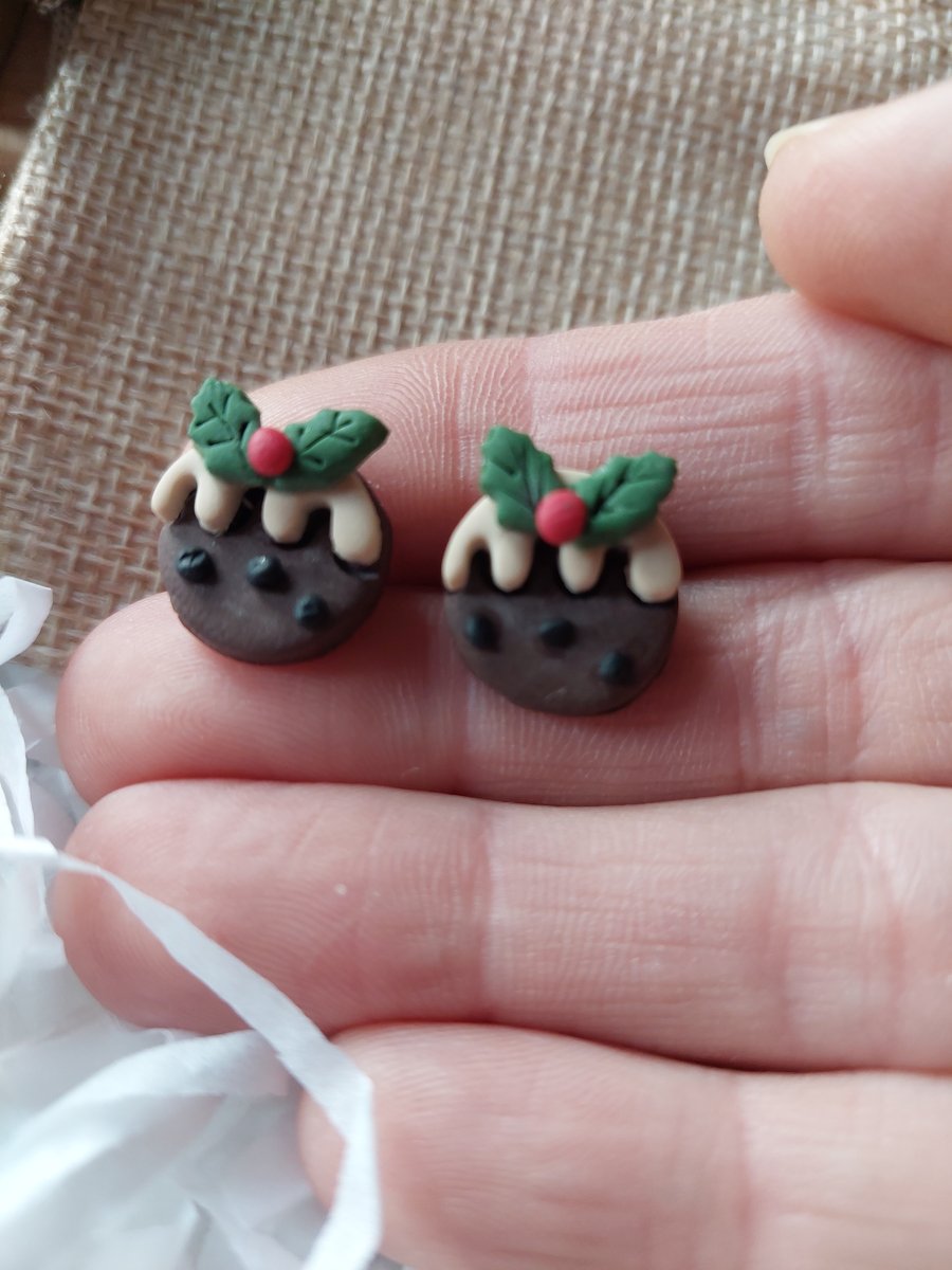 Christmas pudding stud earrings 
