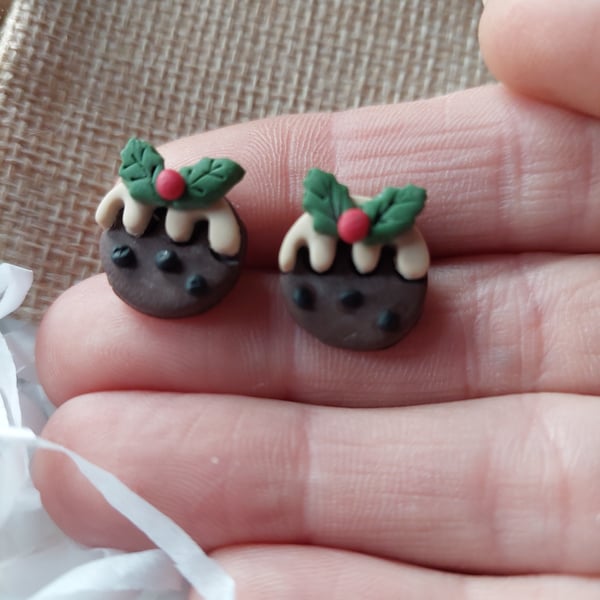 Christmas pudding stud earrings 