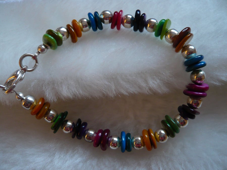 Multi-coloured Shell Chip Bead Bracelet