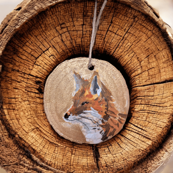 Beautiful hand painted fox disc decoration