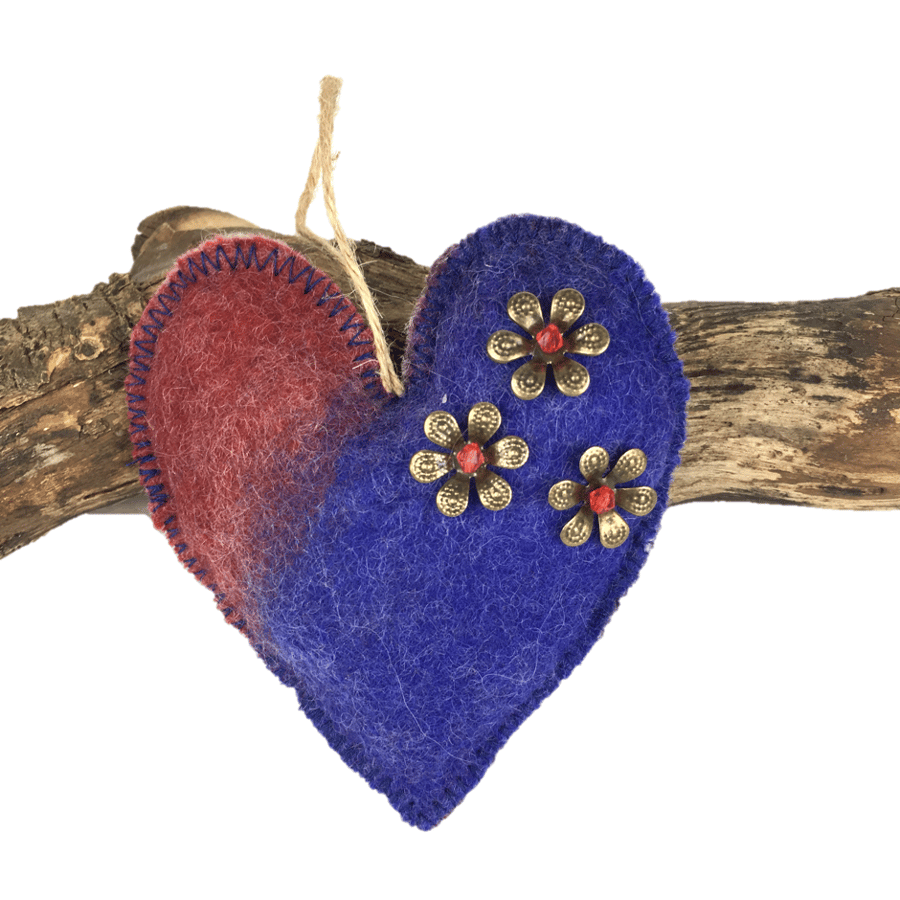 Padded hanging felt heart in blue and red merino wool  (1)