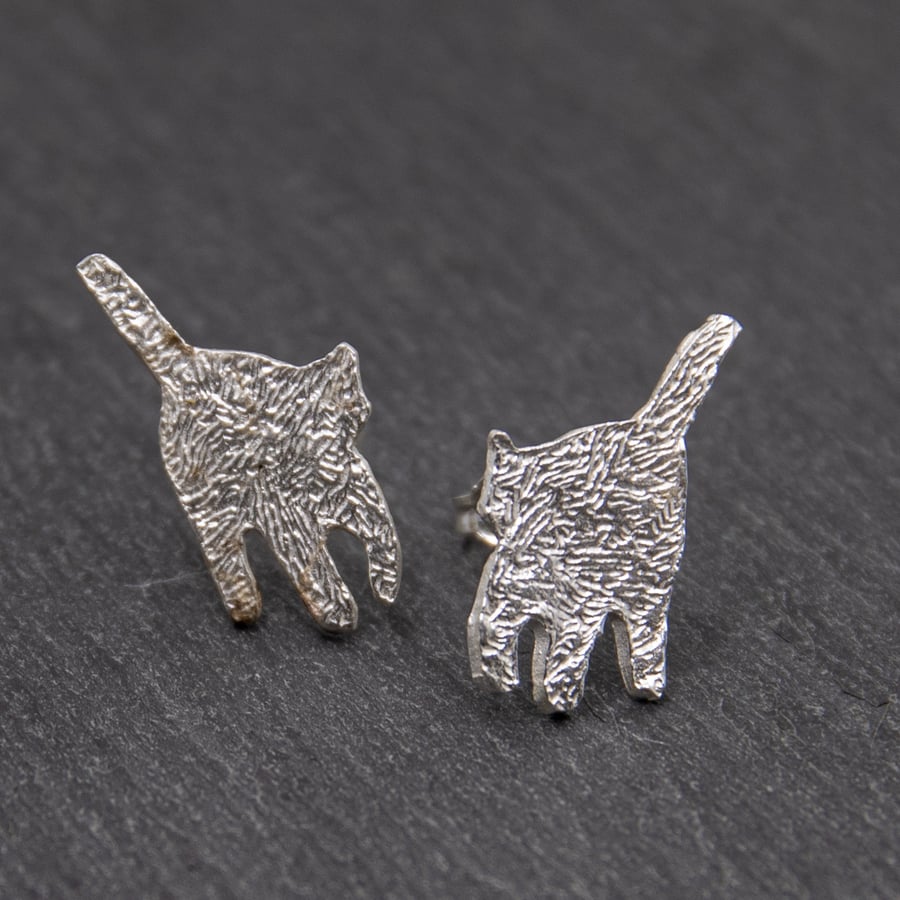 Standing Cat Stud Earrings (FSS10)