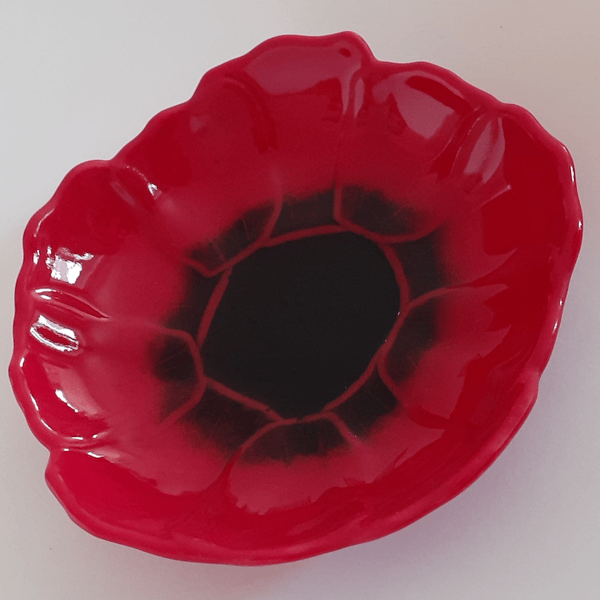 Fused glass flower dish, deep poppy red 1