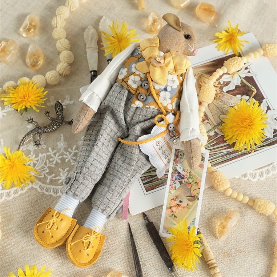 Mustard, A Gentleman Summer Mouse