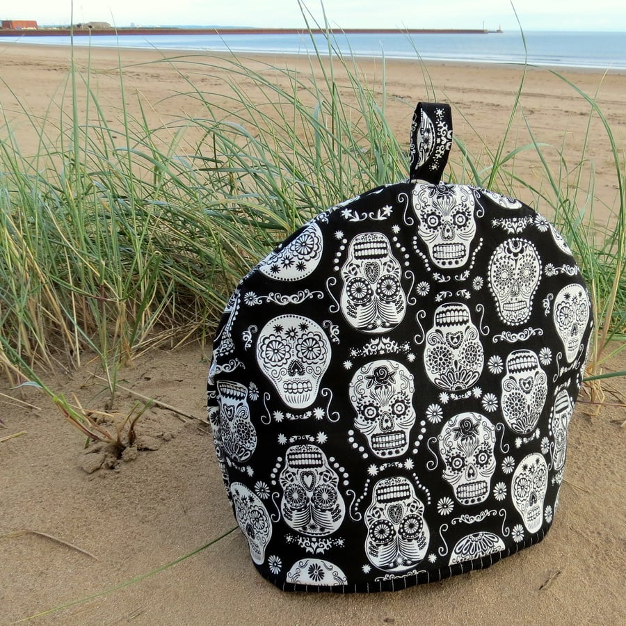 A large tea cosy with a skulls design. Made to fit a 4 - 5 cup teapot. 