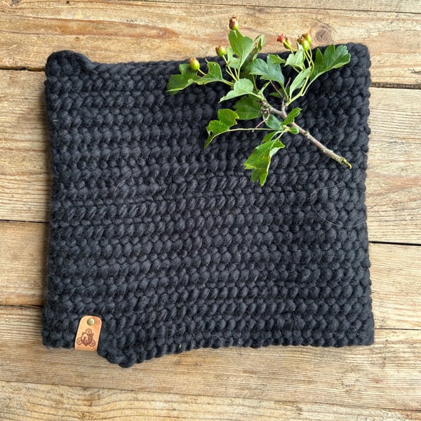 Hawthorn - Hand crafted hedgerow snood