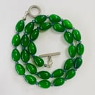 Green glass teardrop beaded necklace 