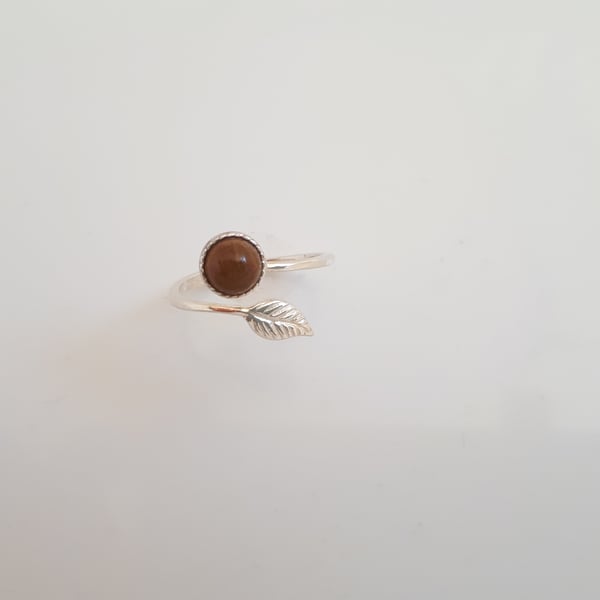 Leaf and petrified wood adjustable ring