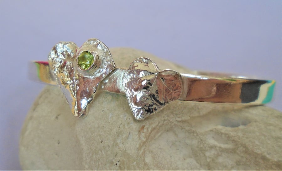 Ivy leaf bangle with peridot