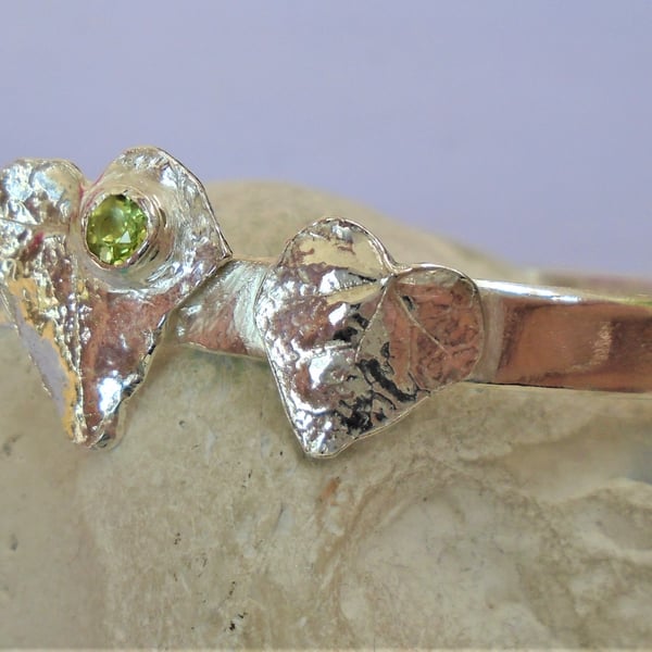Ivy leaf bangle with peridot