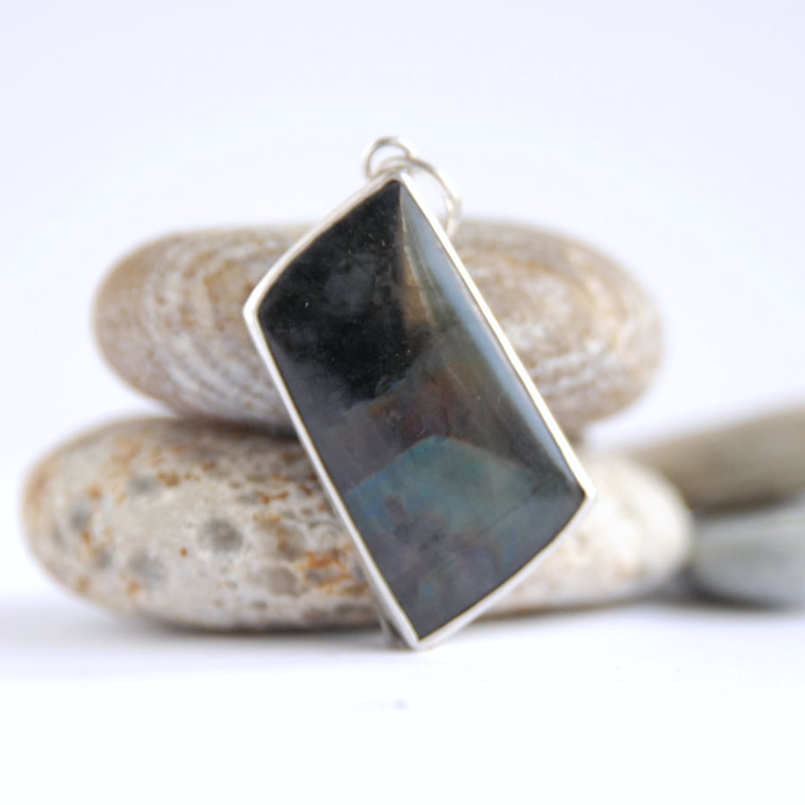 Spectrolite pendant - rhomboid shape