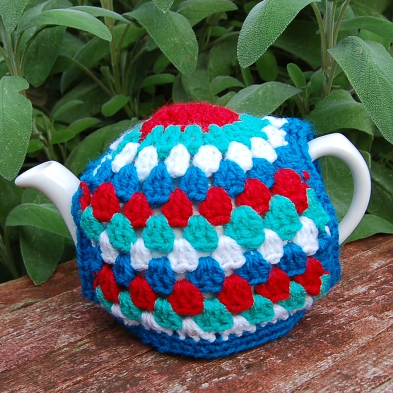 Vintage style Crochet  tea cosy to fit a small tea for one teapot
