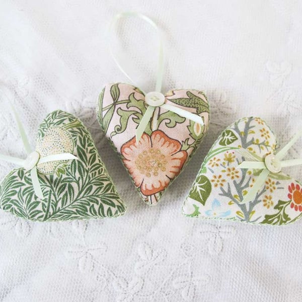 SET OF 3 WILLIAM MORRIS LAVENDER BAGS - HEART SHAPED