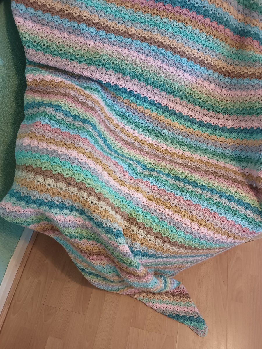 Pastel shell crochet blanket single bed size