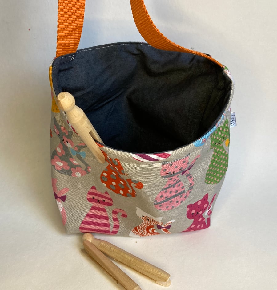 Cross-body style peg bag in multicoloured cat fabric
