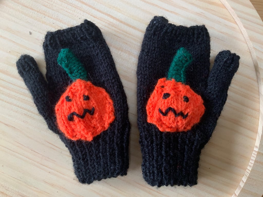 Hand Knitted Carved Pumpkin Face Child's Halloween Fingerless Gloves Age 5-8 Yrs
