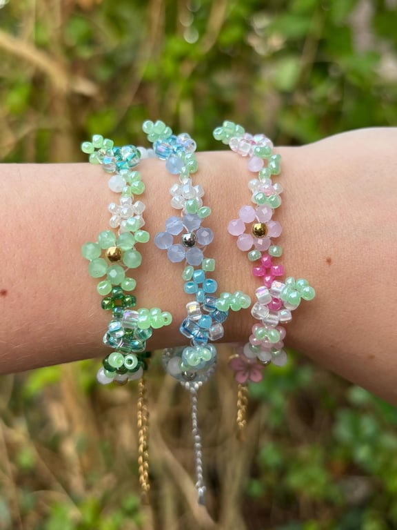 Handmade Beaded Flower Bracelet - Pastel Glass Beads - Friendship Jewellery