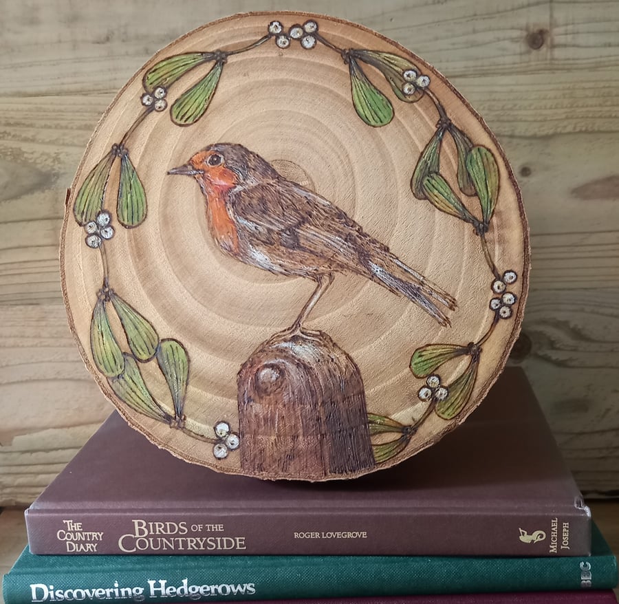 Pyrography Robin & Mistletoe wood slice hanging decoration
