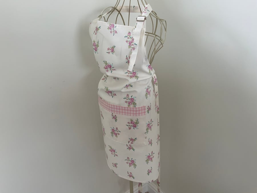 Pretty Ditsy Floral Full Apron with centre pocket and adjustable neck strap