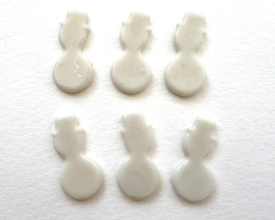 Pack of 6 25mm small Snowman shapes made with Bullseye 90coe glass