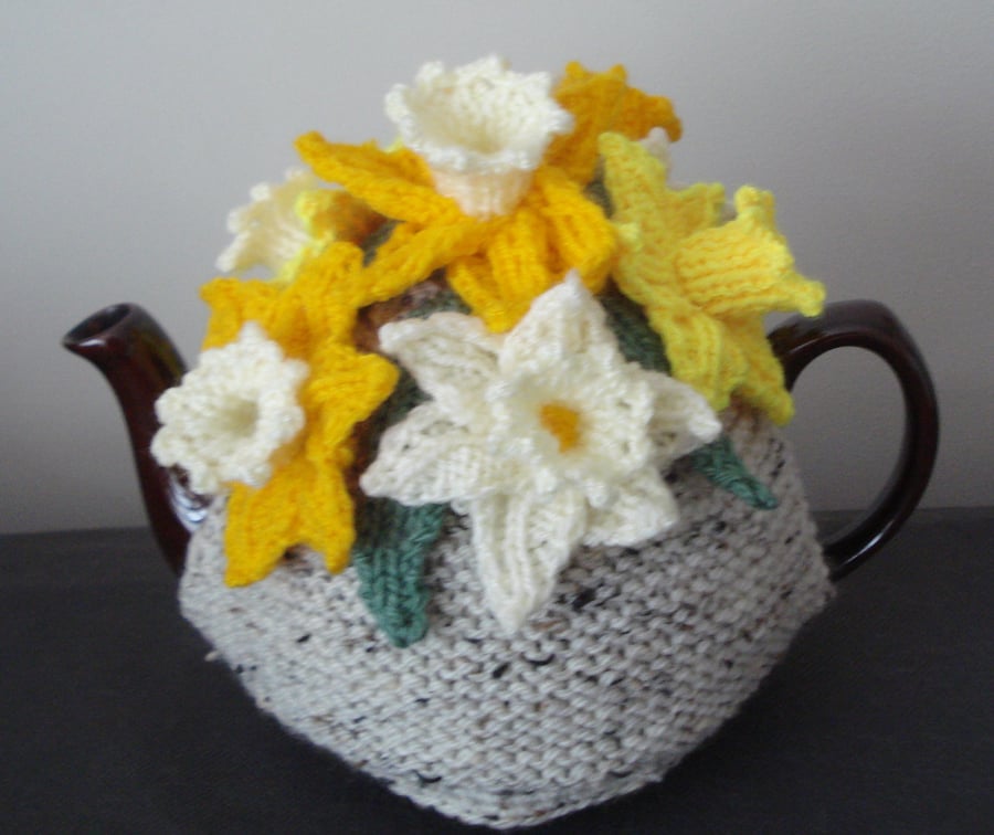 Knitted 3-4 Cup Tea Cosy With A Bunch Crochet Spring Daffodils On Top (R390)