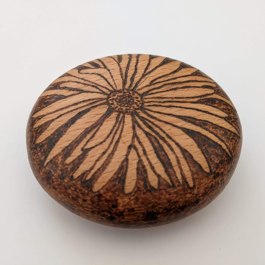 Personalisable daisy pyrography round wooden pebble gift