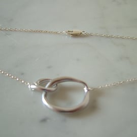 WHITE GOLD PLATED  CIRCLE NECKLACE - - FREE UK SHIPPING 