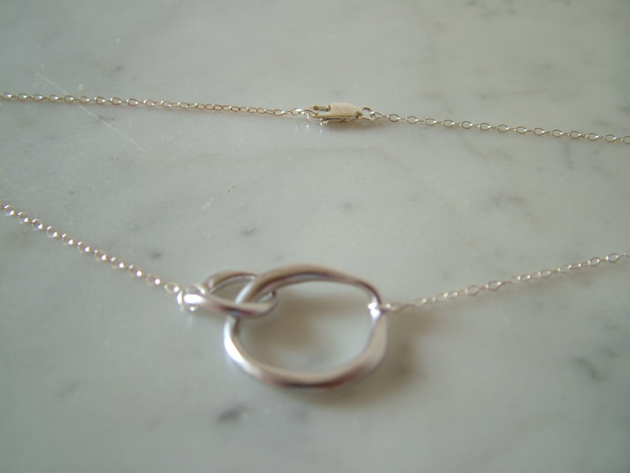 WHITE GOLD PLATED  CIRCLE NECKLACE - - FREE UK SHIPPING 
