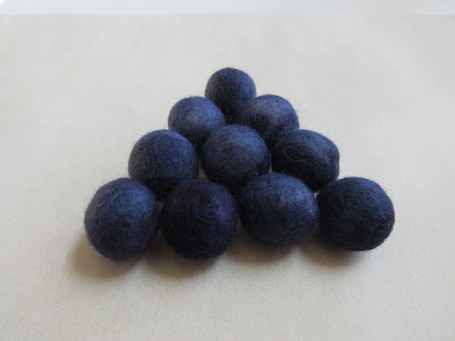 10 2cm Logwood Purple Natural Dye Felt Balls