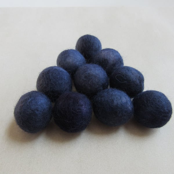 10 2cm Logwood Purple Natural Dye Felt Balls