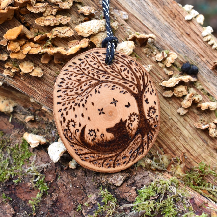 Have a rest. Pyrography Fox and tree hanging disc, personalisable.