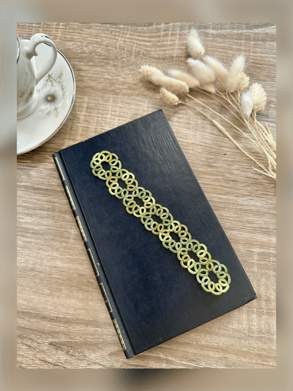 Tatted lace bookmark