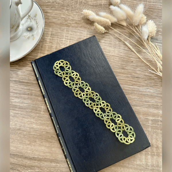 Tatted lace bookmark
