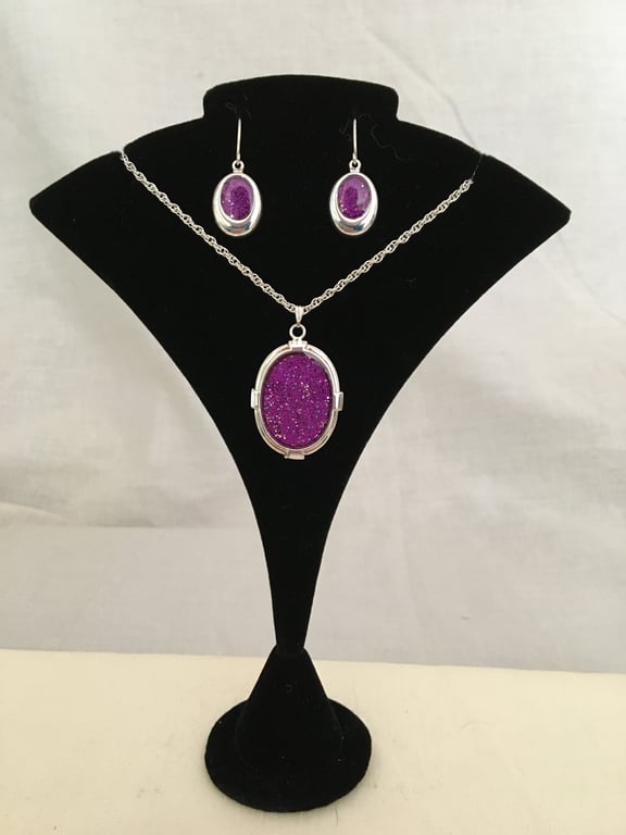 Oval Pendant and Earring Jewellery Set