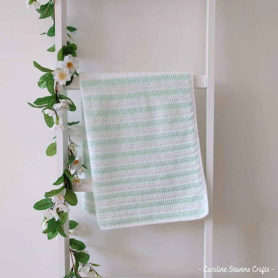 Crochet baby blanket - Green and white
