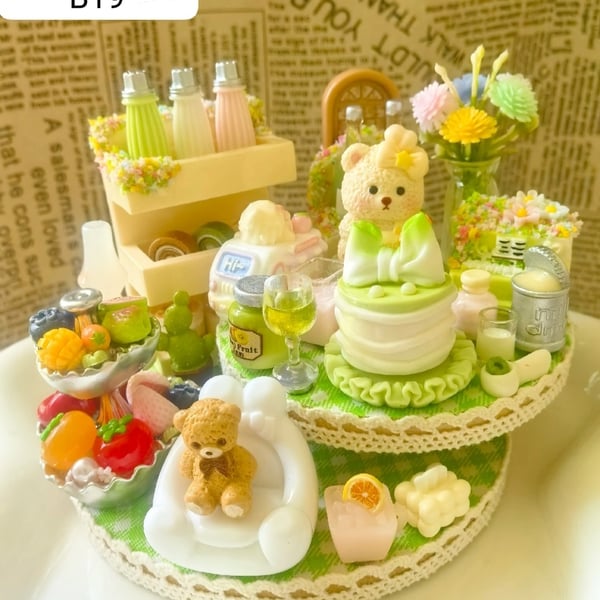 Resin Home Decor with Magnets – Dual Display Stand (10 cm & 8 cm)