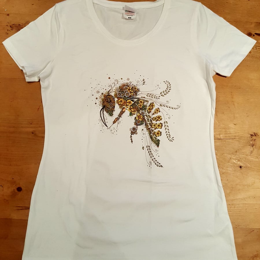  XX Large (GB 18-20)  (USA 16-18)Womens White T shirt with Bee design