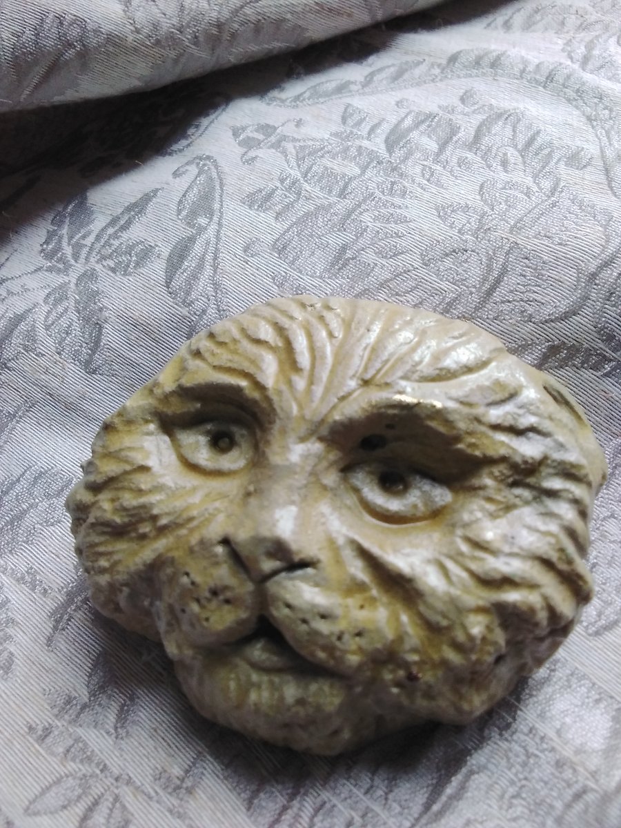 Cat with ears back carving 